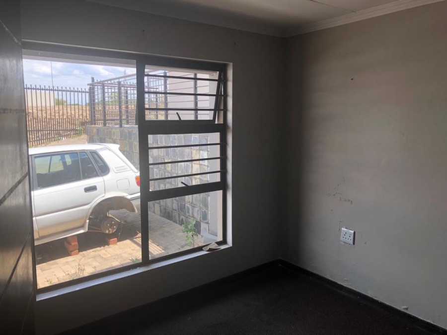 To Let 3 Bedroom Property for Rent in Hillside Free State